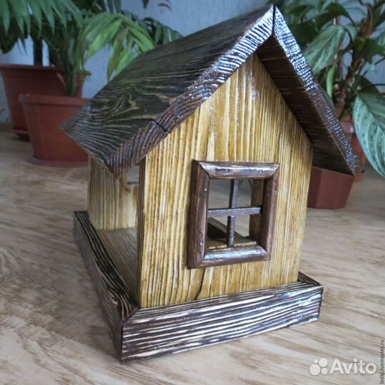 Кормушка для птиц из дерева