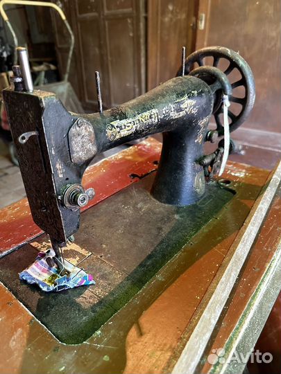 Швейная машина Singer