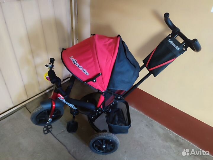 Детский трехколесный велосипед с ручкой lexustrike