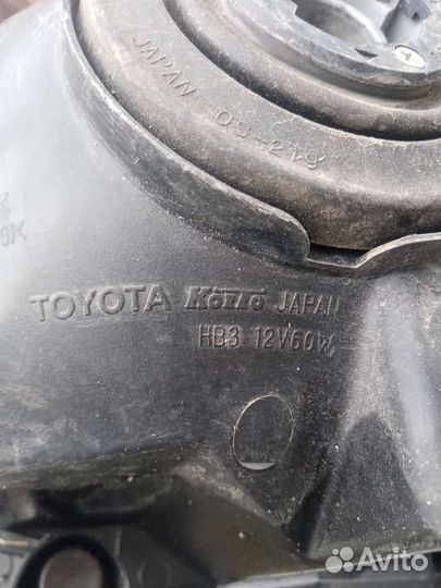 Фара toyota prius 30 правая