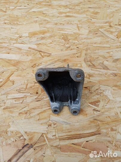 Кронштейн двигателя правый Bmw 3 F30 B48B20A 2018