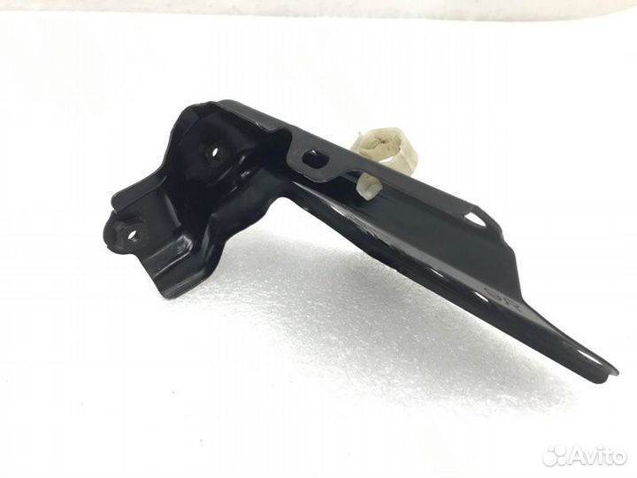 Кронштейн крыла передний правый Toyota Camry