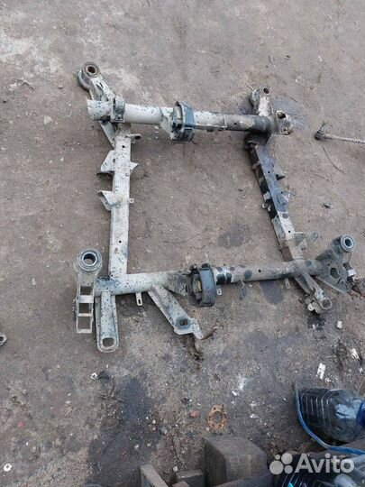 Передний подрамник Мерседес Vito W638 2.3 дизель