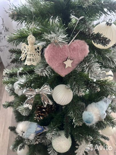 Ель искуственная заснеженная с игрушками