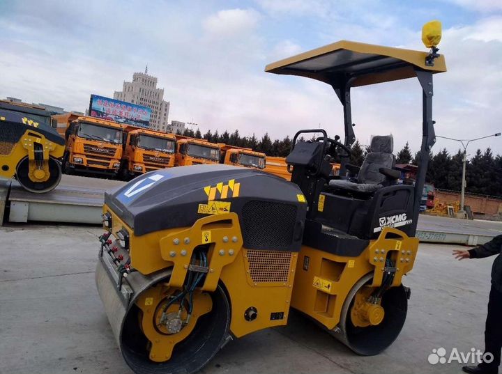 Дорожный каток XCMG XMR303, 2023