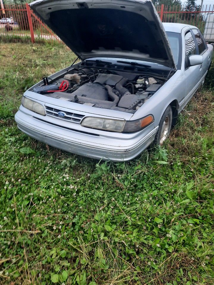 Ford Crown Victoria