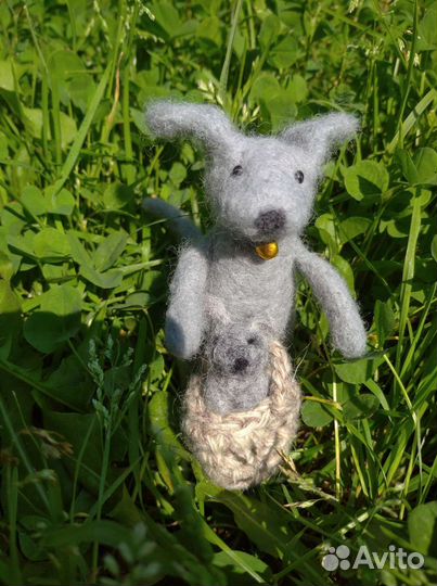 Валяная игрушка собачка-путешественник