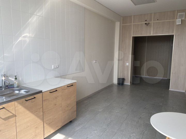 Офис с водной точкой 18 м² в Нобель