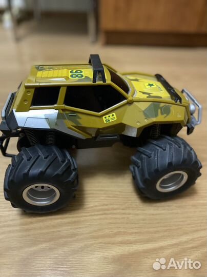 Большой джип на радиоуправлении