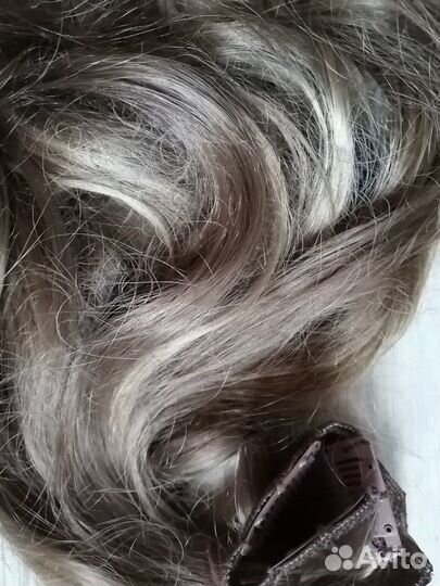 Волосы на заколках