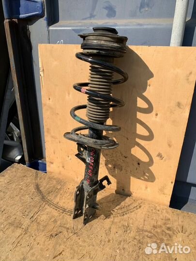 Стойка передняя правая Nissan X-Trail T31