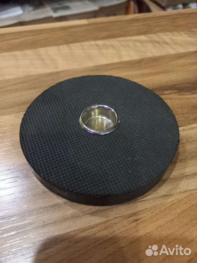 Подставка для шпиля виолончели