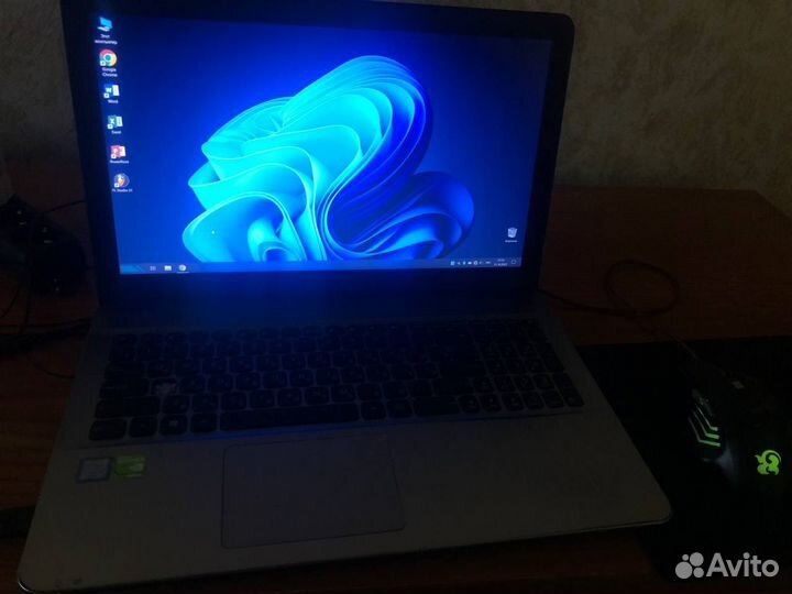 Ноутбук asus + клавиатура и мышь