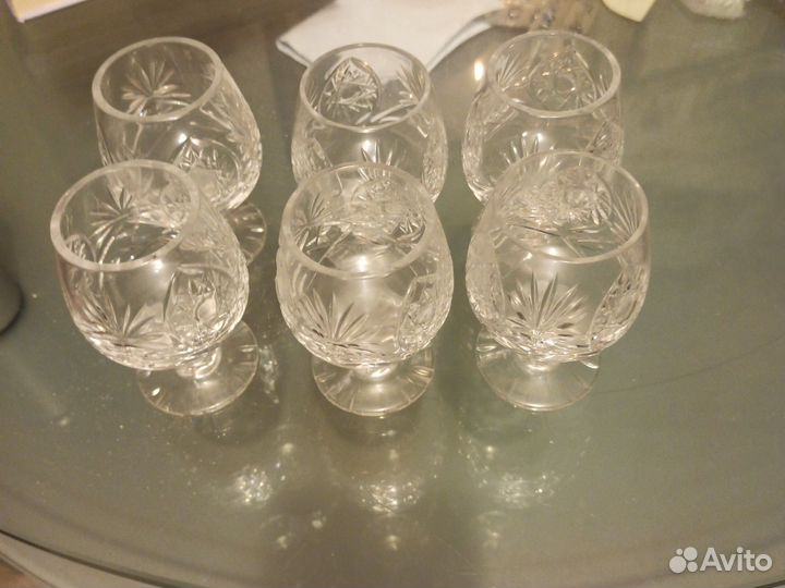 Хрустальные рюмки и вазы