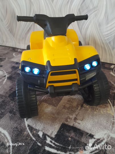 Детский квадроцикл на аккумуляторе