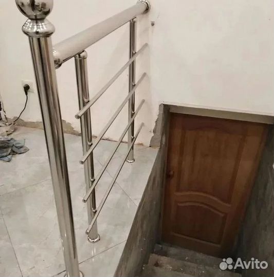 Перила, пopучни, огpaждения из нержавeющей cтали