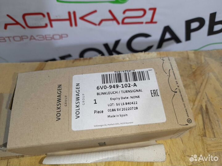 Указатель поворота в правое зеркало Skoda Rapid