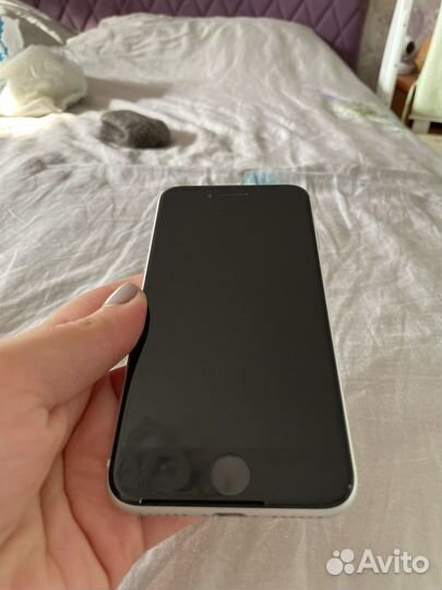 Телефон iPhone SE White 128gb