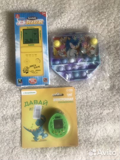 Терис, игра с колечками, поп-ит и тамагочи