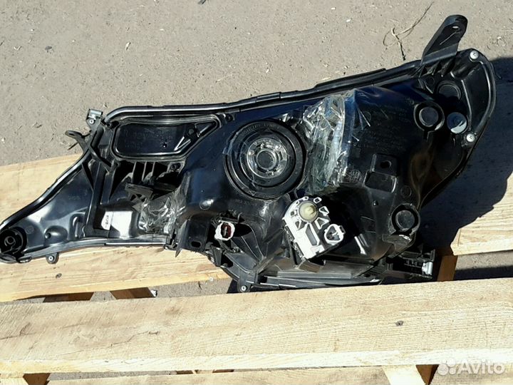 Фара правая Тойота Рав 4 рав4 Rav 4 ксенон