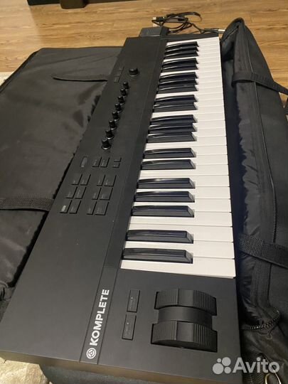 Midi клавиатура Komplete kontrol a49