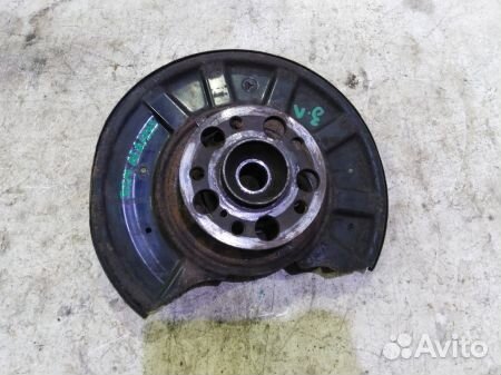 Кулак задний левый