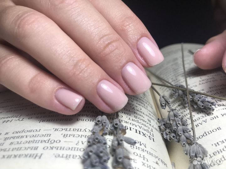 Модель на маникюр