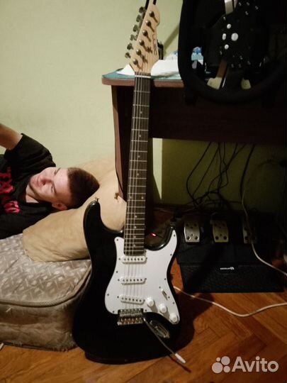 Электрогитара denn