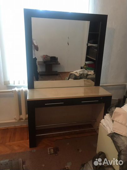 Парикмахерский стол