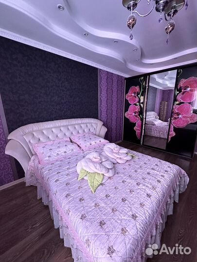 Покрывало на кровать розовое с рюшами и кружевом