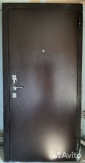 Дверь входная 96Х205