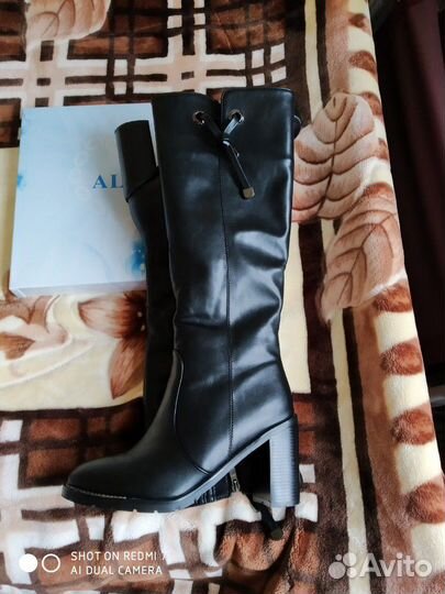 Зимние женские сапоги новые 39 р на подарок