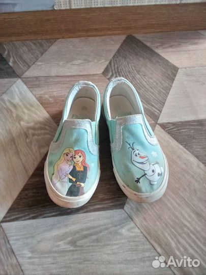 Продаю слипоны на девочку