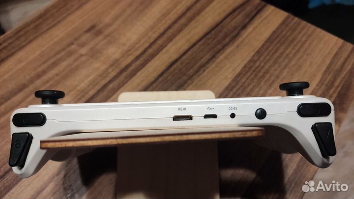 Старая портативная игровая консоль dexp Skadi