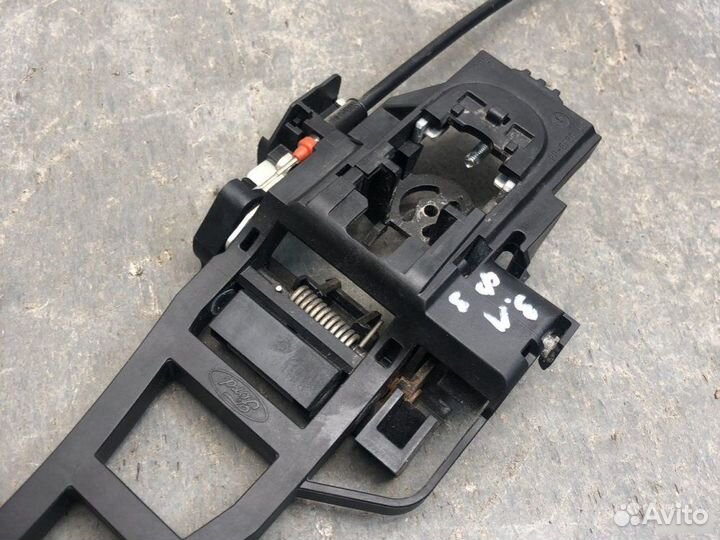 Кронштейн ручки наружный задний левый Ford Focus 3