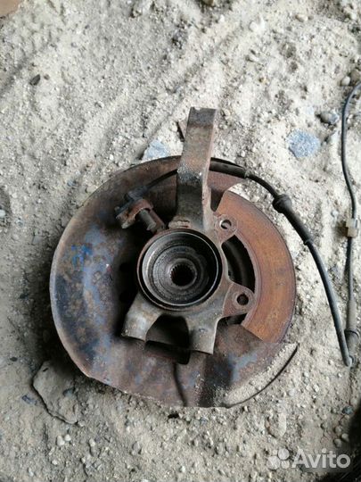 Кулак в сборе перед левая Лада Гранта