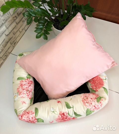 Лежанка для питомцев