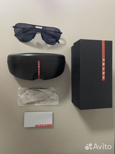 Солнцезащитные очки prada