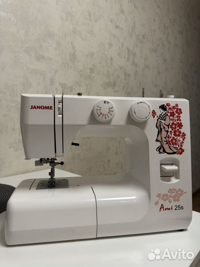Швейная машинка janome