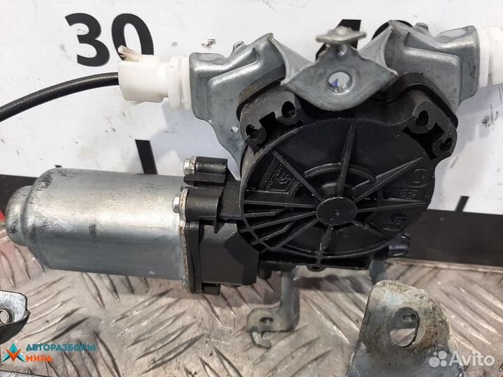 Стеклоподъемник электрический задний правый Nissan