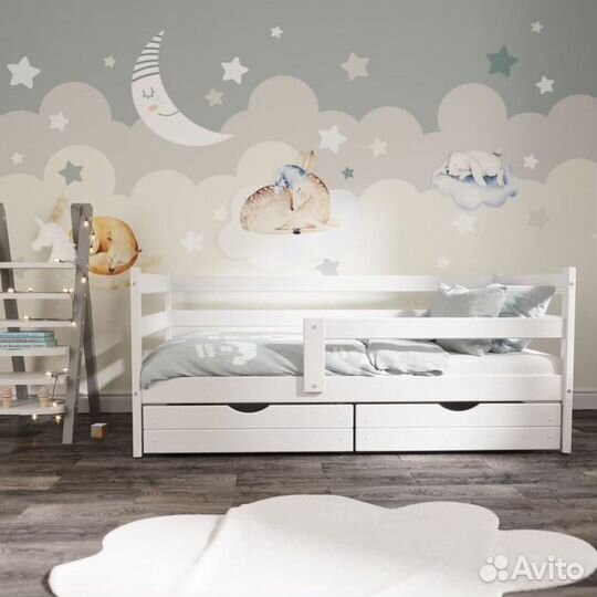 Кроватка софа для малыша с бортиком из массива