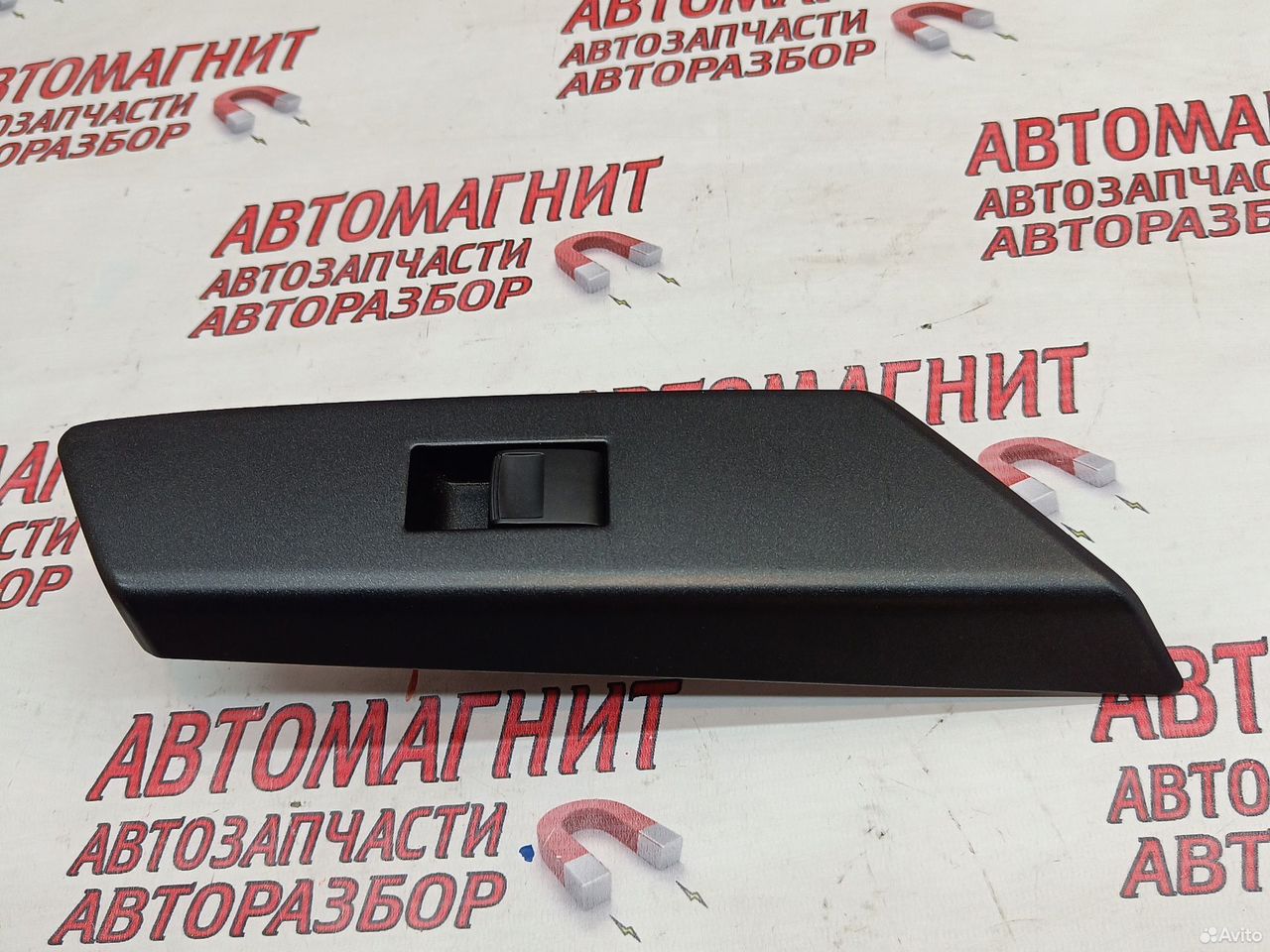 Кнопка стеклоподъемника задняя Toyota Rav 4 XA40