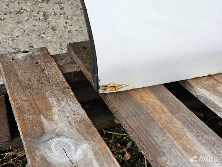 Дверь задняя правая Honda Elysion (белая)