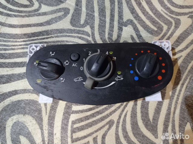 Панель управления климатом Рено Логан