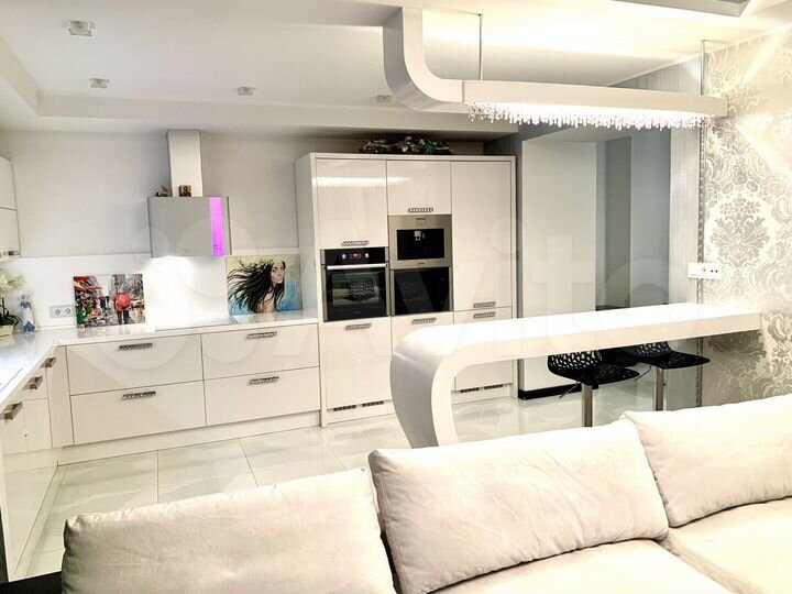 2-к. квартира, 83 м², 7/10 эт.