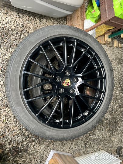 Pirelli Scorpion Winter 275/40 R21 и 305/35 R21 109V