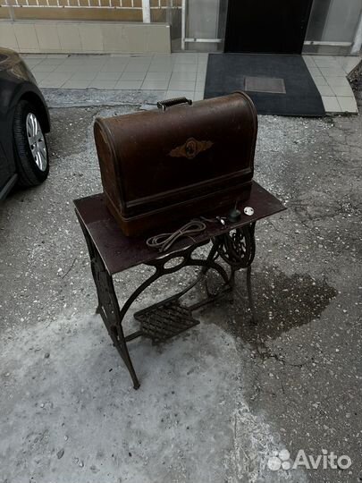 Швейная машинка zinger