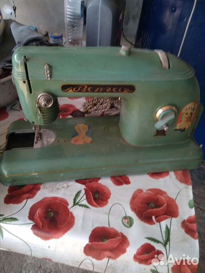 Швейная машина Волга