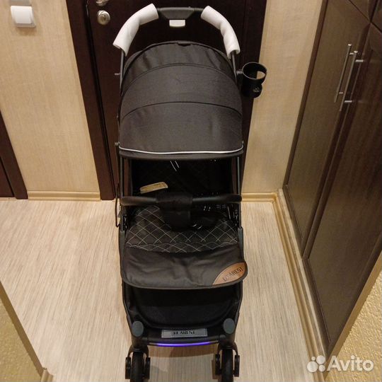 Прогулочная коляска новая