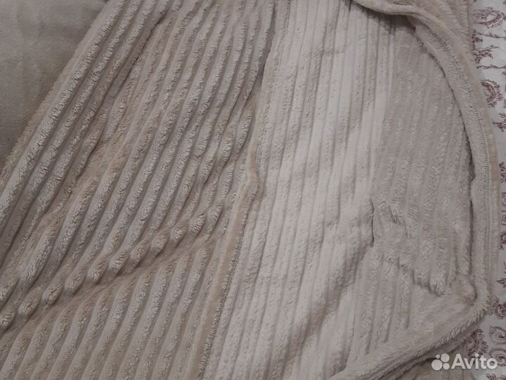 Пледы и покрывало бу